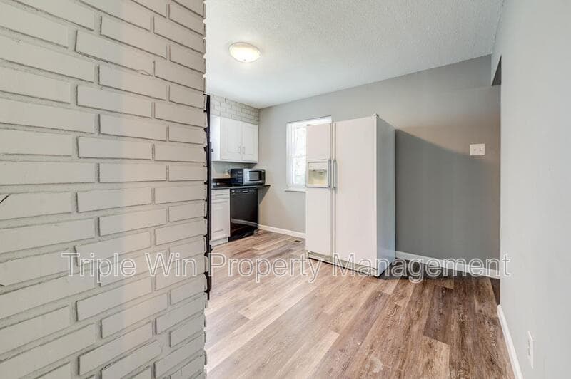 Florissant House: 2250 Spoonwood Ln