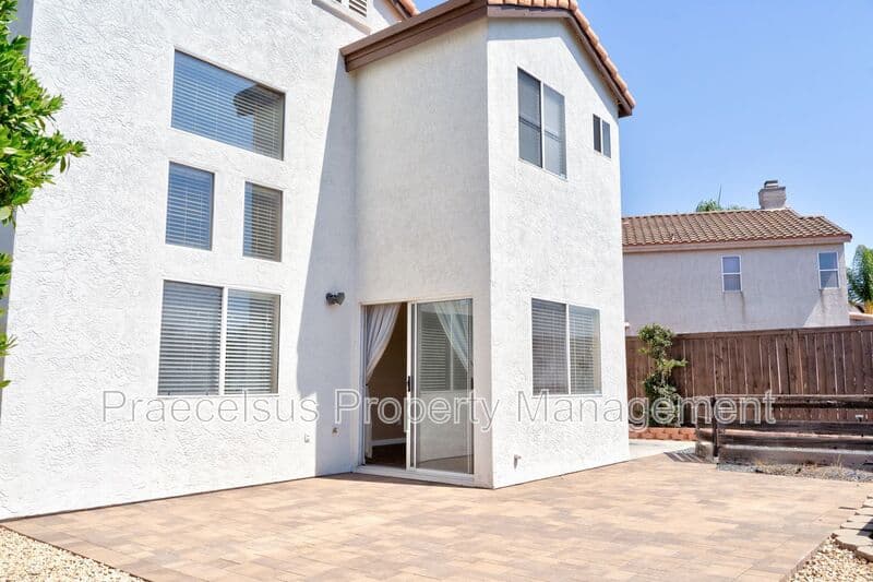 Chula Vista House: 978 Norella St