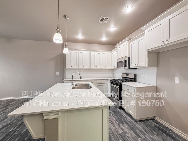 Edmond House: 428 Belmont Cir