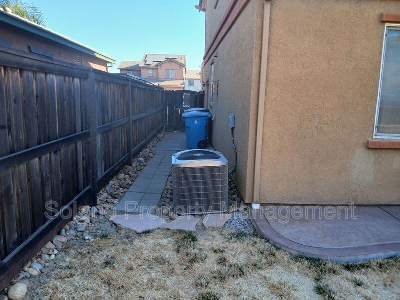 Vacaville House: 2167 Newcastle Dr.
