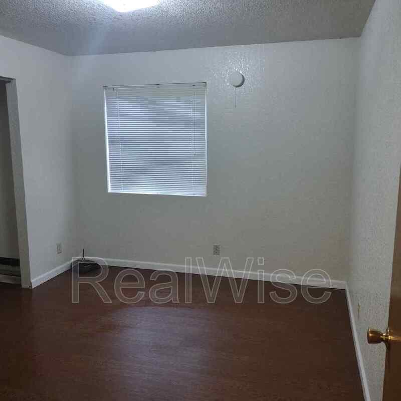 Sutherlin Condo: 415 W First Ave