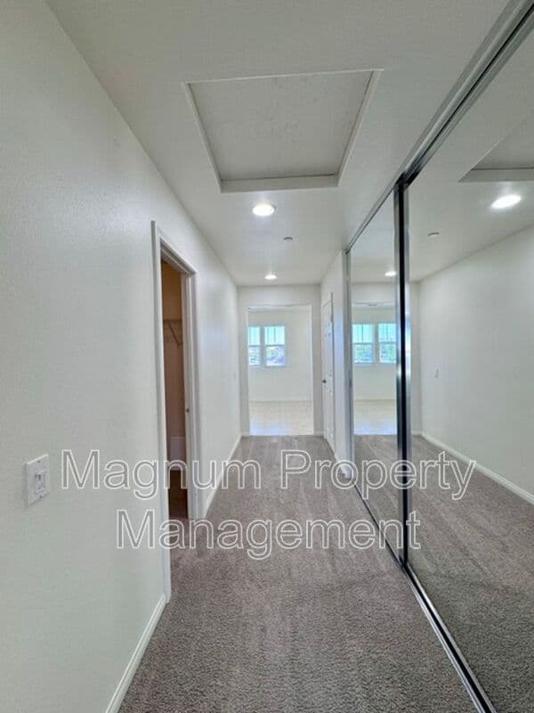 Murrieta House: 30197 Slate St