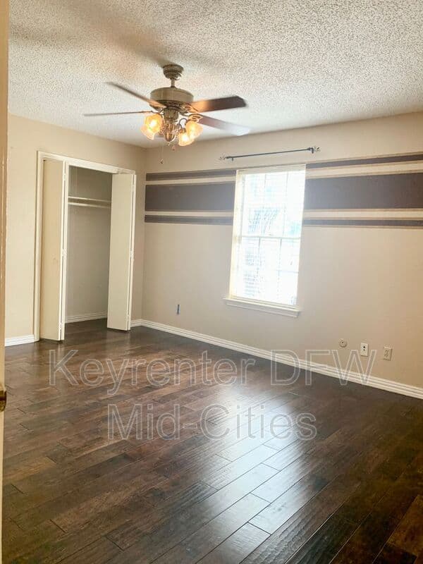 Irving House: 505 E Scotland Dr