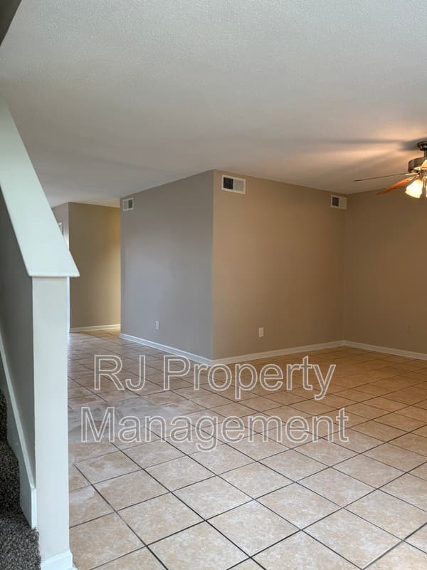 Bartlett Townhome: 3400 Lord Dunmore Cv