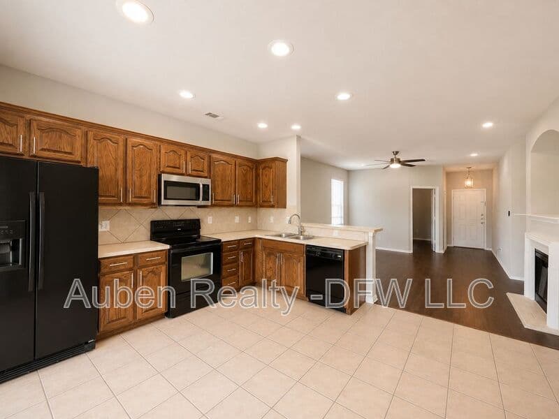 Fort Worth House: 10973 Hawks Landing Road