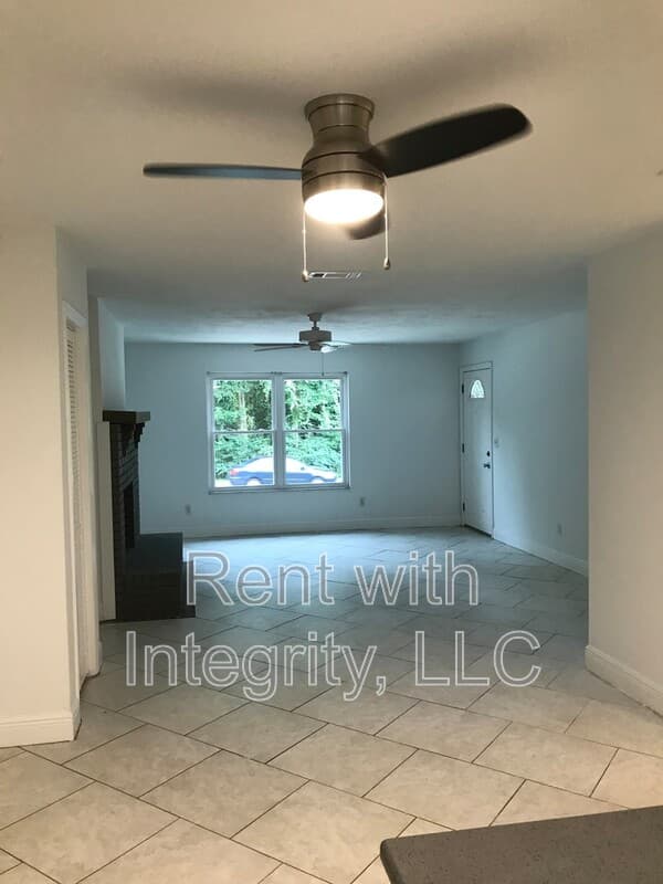 Tallahassee House: 1502-C Pullen Rd