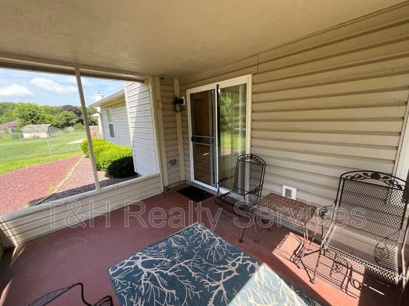 Pendleton House: 4 Village Parkway