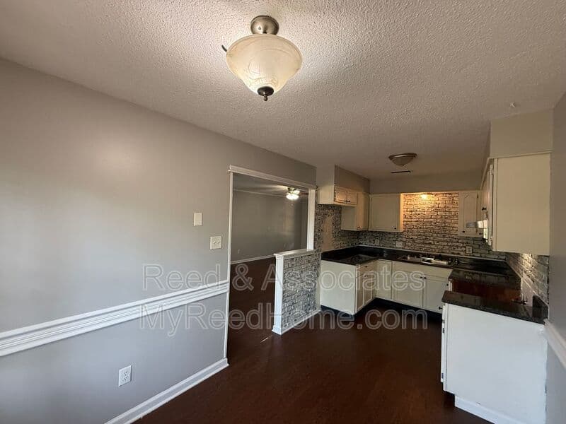Southaven House: 892 Oaklawn Place
