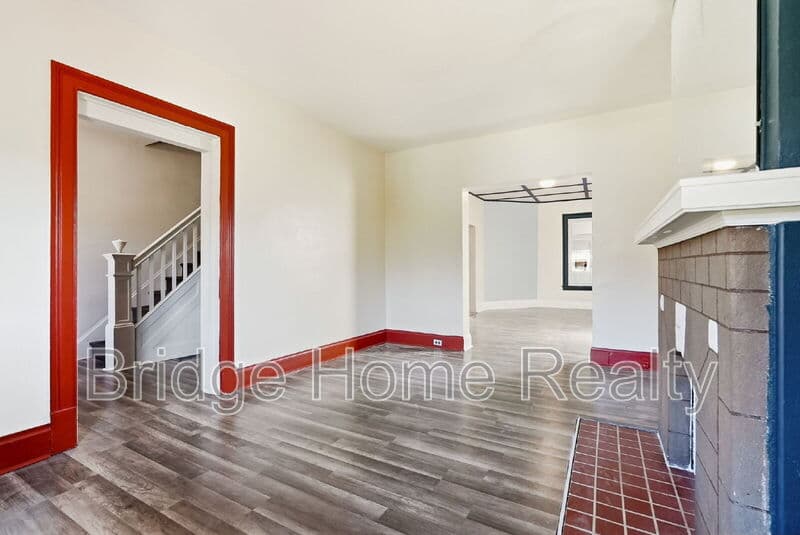 Pittsburgh House: 55 Harwood Street