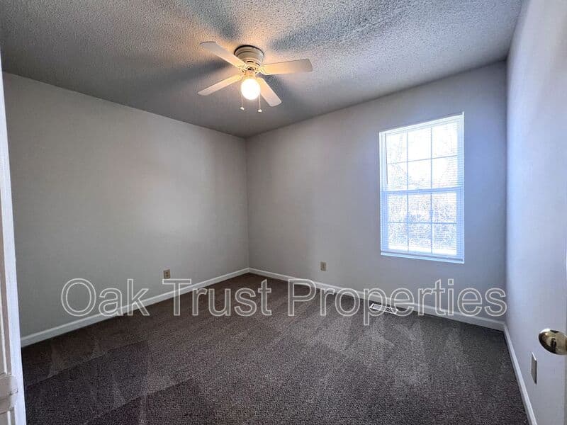 North Charleston House: 6649 Bent Creek Drive