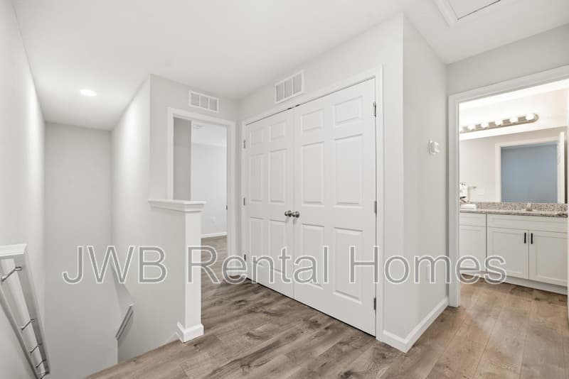 Jacksonville House: 9089 India Ave