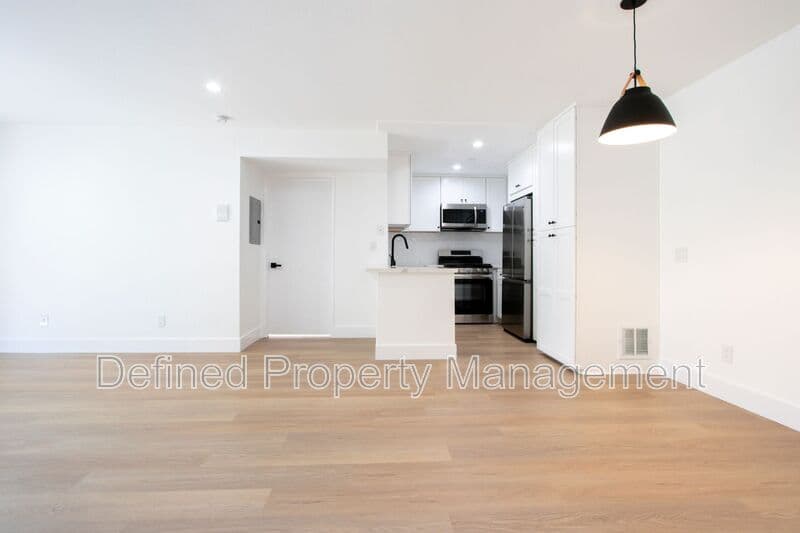 Los Angeles Condo: 12420 Woodgreen St
