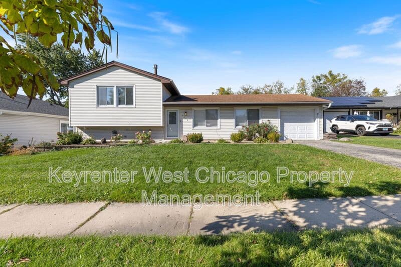 Hanover Park House: 5456 Maclain LN