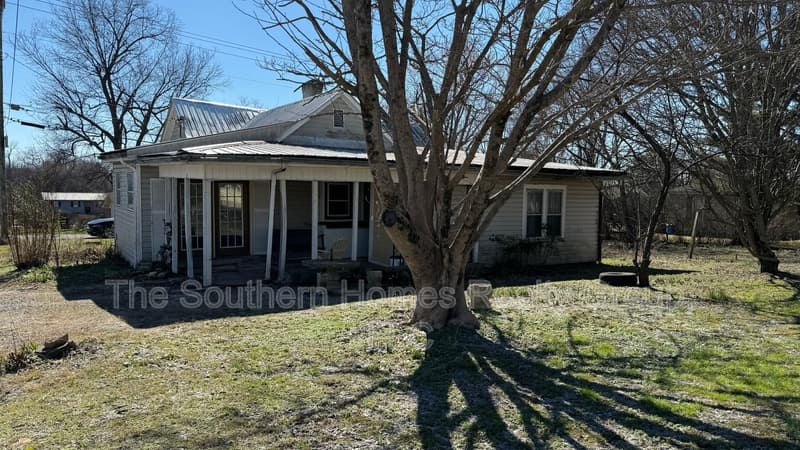 Sweetwater House: 1402 Broad Street