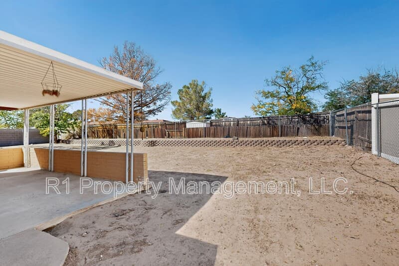 Rio Rancho House: 209 Villa Verde Drive Southeast