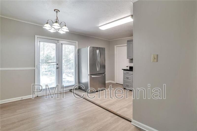 Forest Park House: 484 Evergreen Drive