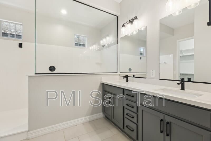 Queen Creek House: 20598 East Avenida Del Valle Court