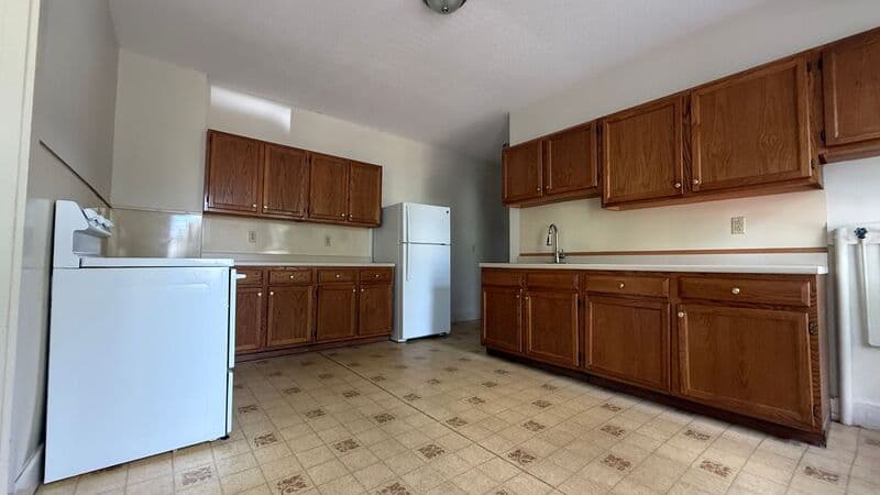 Springfield Condo: 680 Carew St