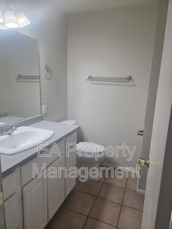 Albuquerque House: 5808 Pojoaque Rd NE