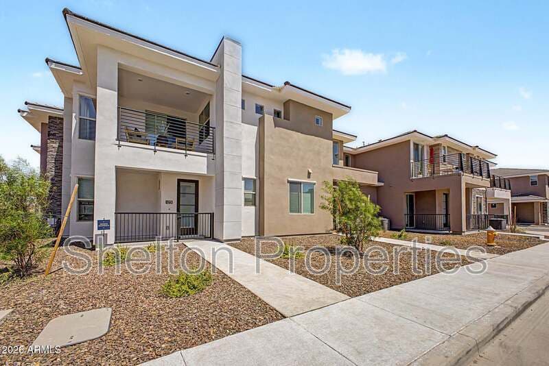 Phoenix Townhome: 2121 W Sonoran Desert Dr, Unit 124