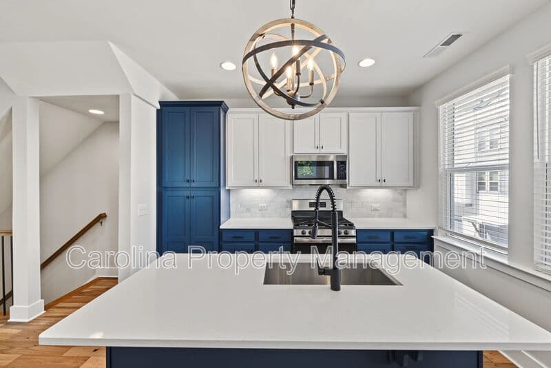 Charlotte House: 1245 Lomax Ave