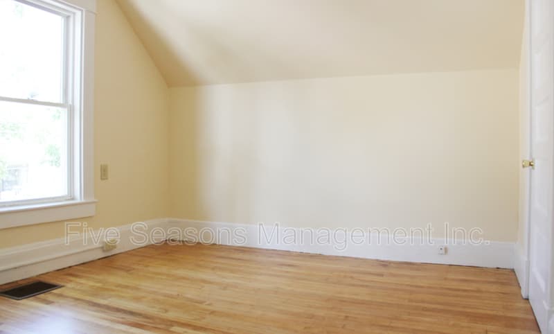 Burlington Condo: 202 Pine Street
