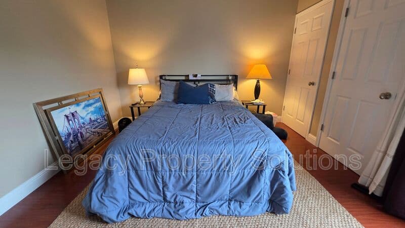 Bismarck House: 1200 W Owens Ave