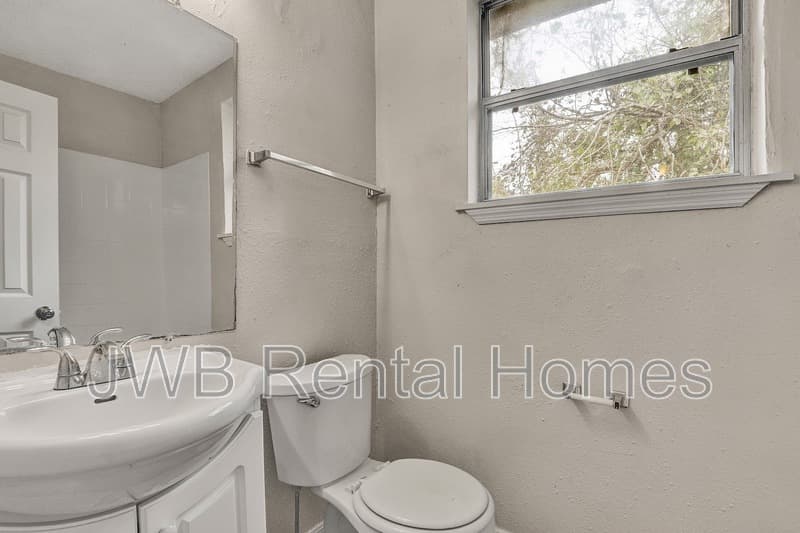 Jacksonville House: 1288 28th St W