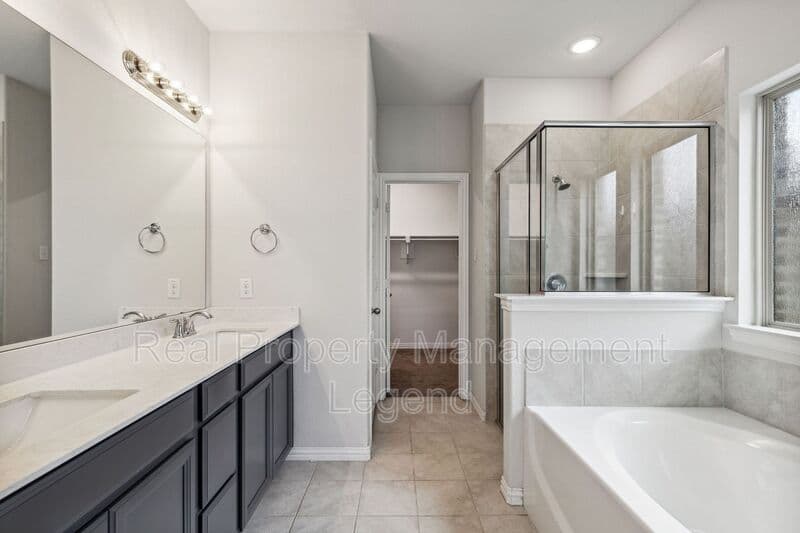 Aubrey House: 1833 Meadow Trail Lane