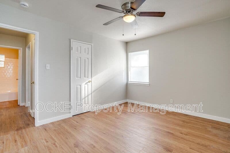Fort Worth House: 3417 S University Dr