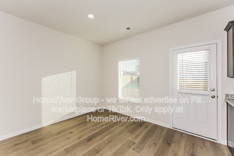 Dallas House: 6569 Crosswood Ln