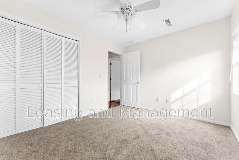 Ladson Condo: 201 Oakmont Avenue