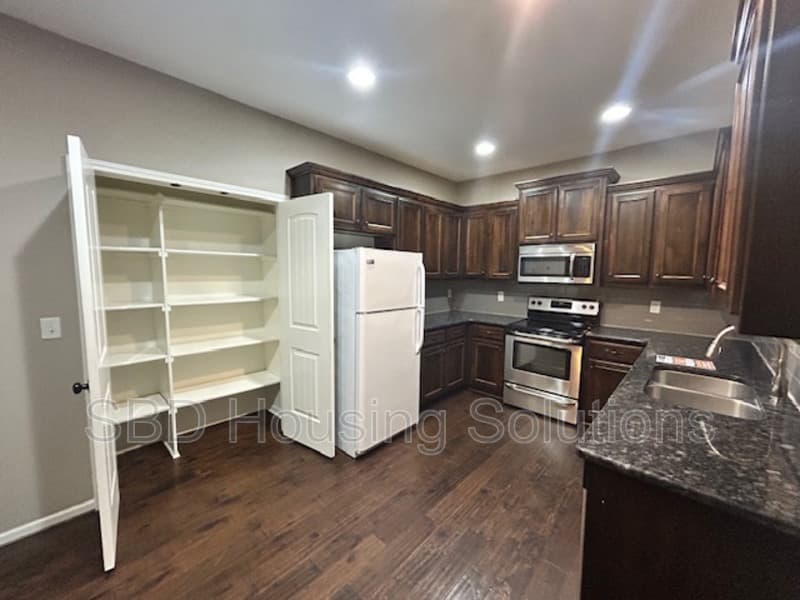 Blue Springs House: 8901 SW 8th St