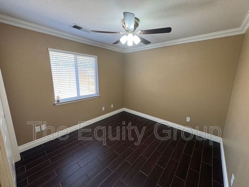 Visalia House: 744 West Buena Vista Ave