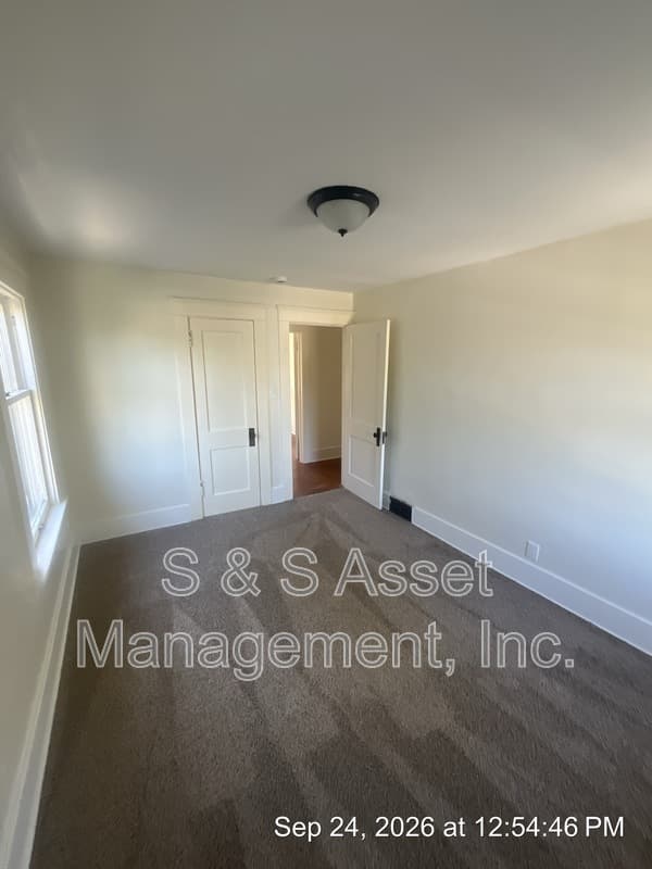 Lansing House: 1415 South Genesee Drive