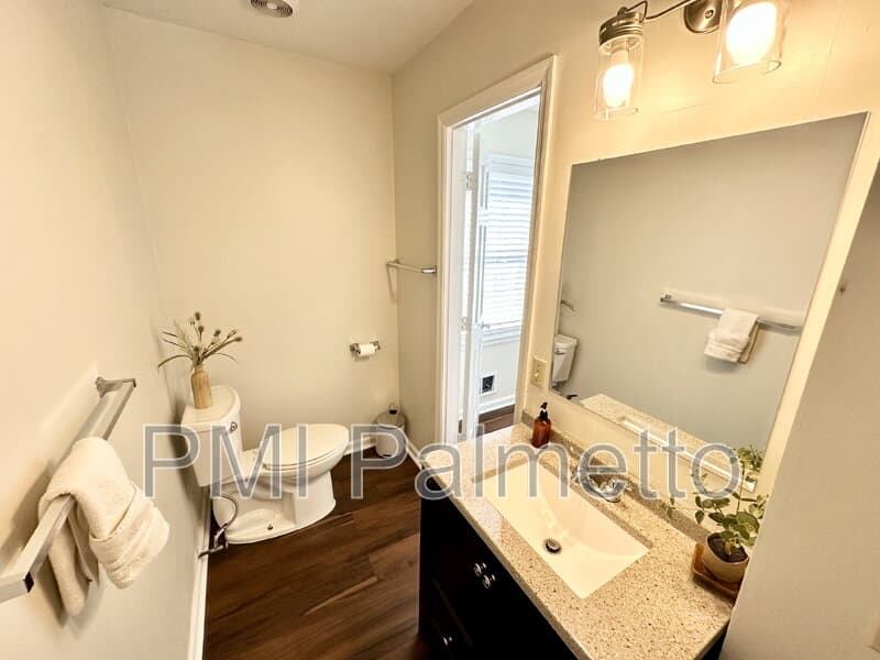 Columbia Condo: 2405 Duncan Street