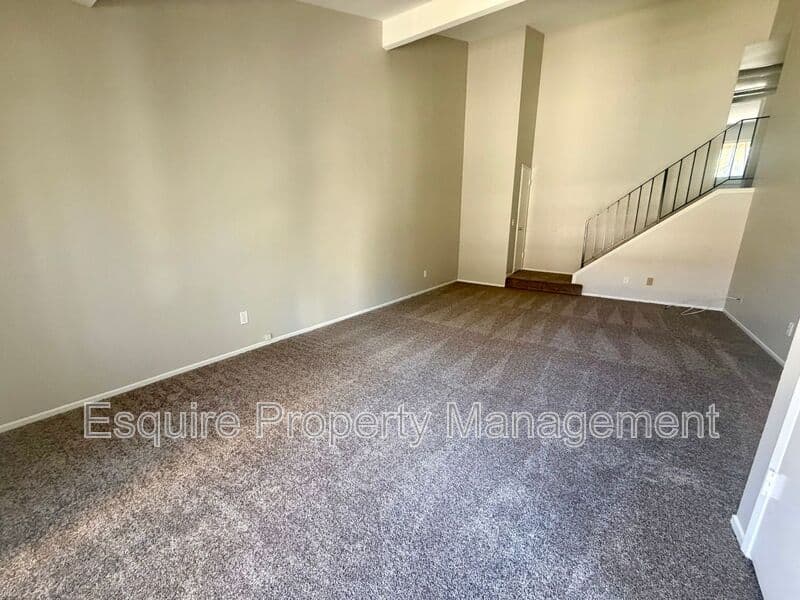 THOUSAND OAKS Condo: 951 WARWICK AVENUE