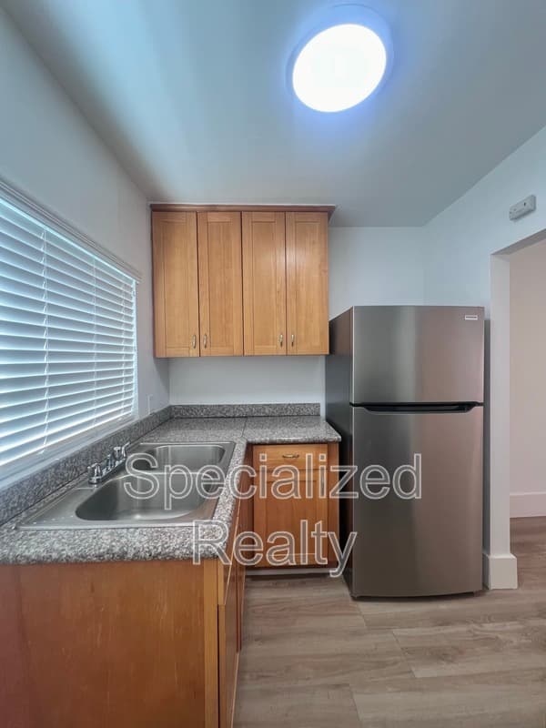Los Angeles Condo: 1420 Isabel Street