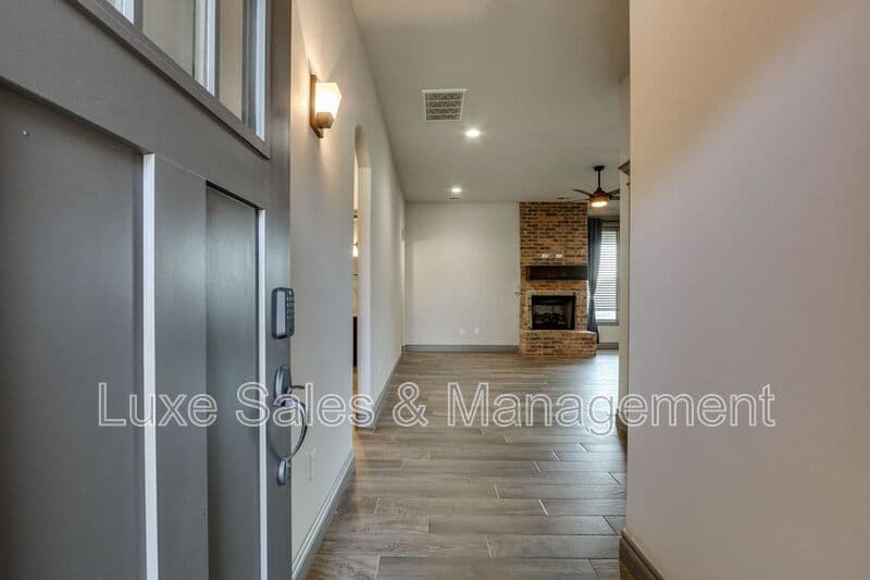 Edmond House: 6133 Oxnard St