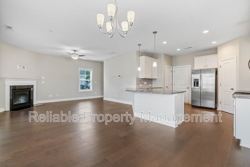 Clayton House: 102 Wicklow Ct