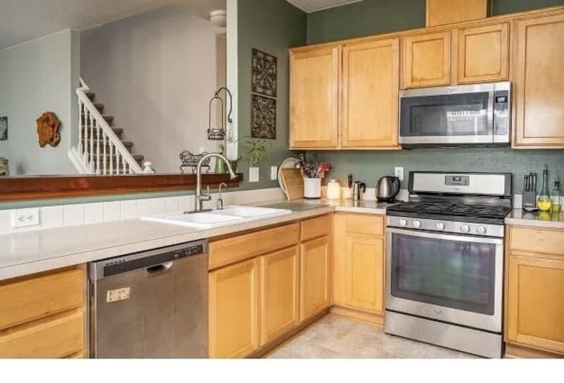 Portland House: 16552 Northeast Pacific Terrace