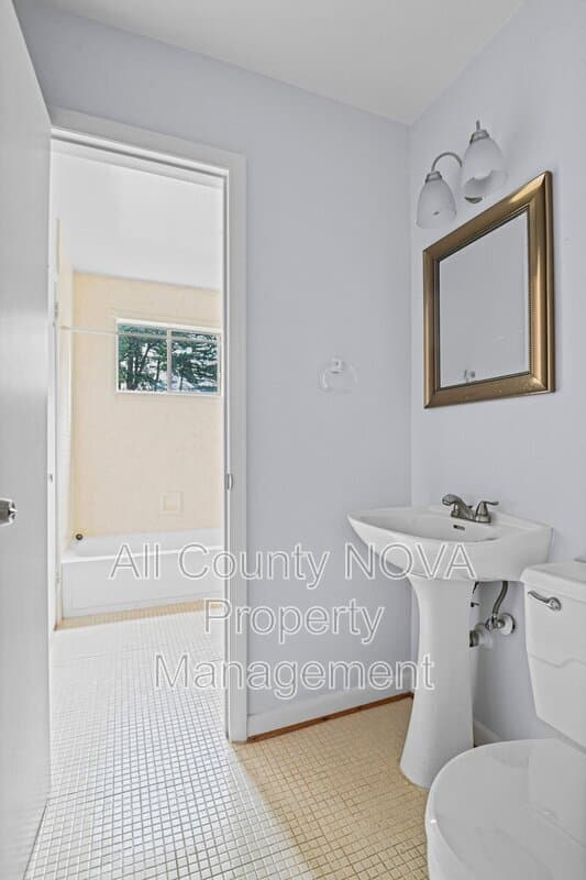 Dunn Loring House: 8108 Timber Valley Ct