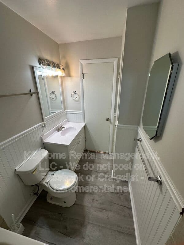 Kansas City House: 214 E 79th St