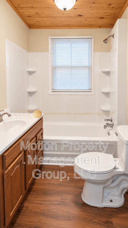 Lenoir House: 808 Harrisburg Dr SW