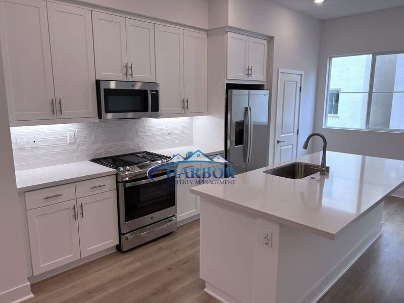 San Pedro Townhome: 1627 W Hornet Lane