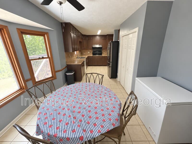 Snellville House: 2830 Shiloh Way