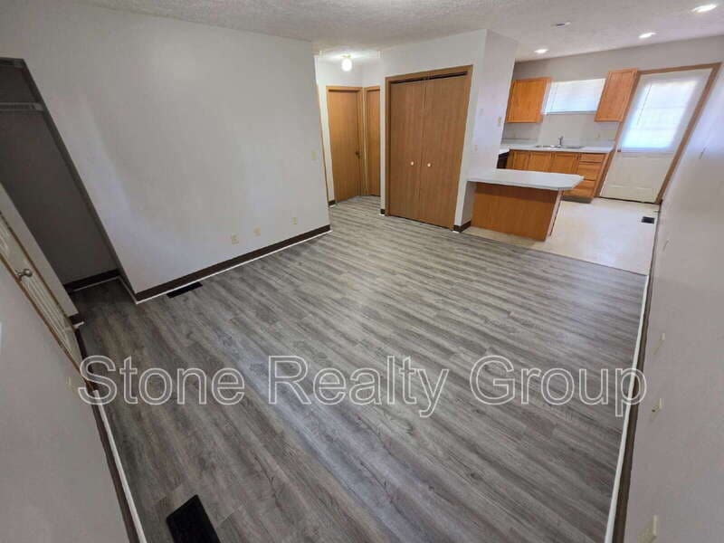 Clinton Condo: 700 S 7th St