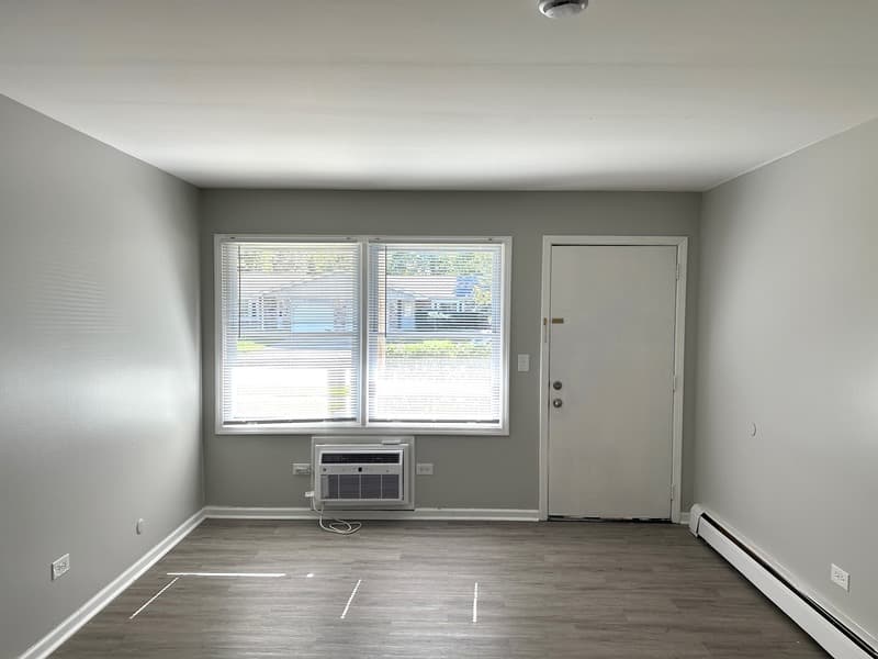 Elgin Condo: 1940 Mark Ave