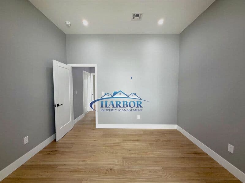Torrance House: 2126 W 238th Street