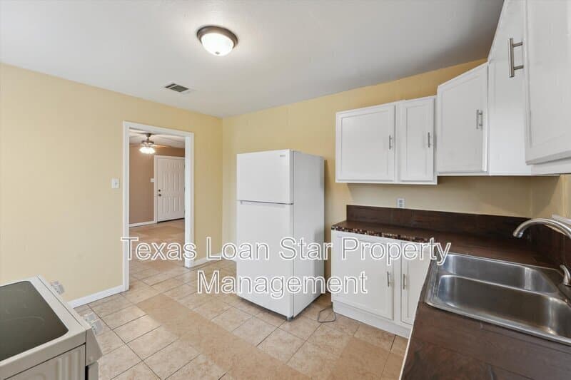 Houston House: 1107 Defender Street